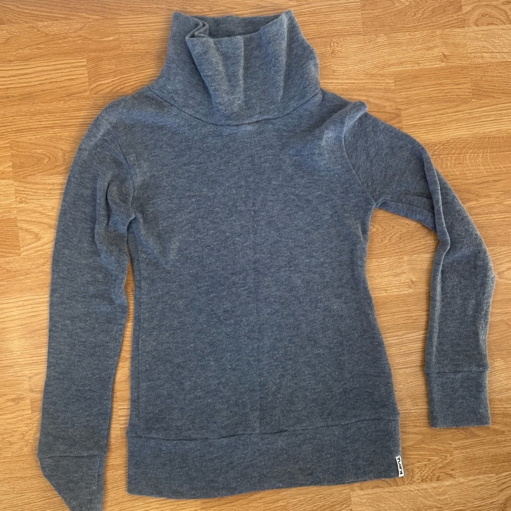 Kavu Sweetie Cowlneck Sweater Heather Blue
Size Medium